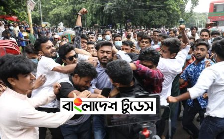 টিএসসিতে নুরুল হককে বেধড়ক মারধর