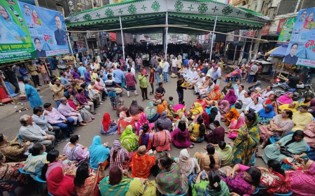 আওয়ামী লীগ কার্যালয়ে খিচুড়ি বিতরণ