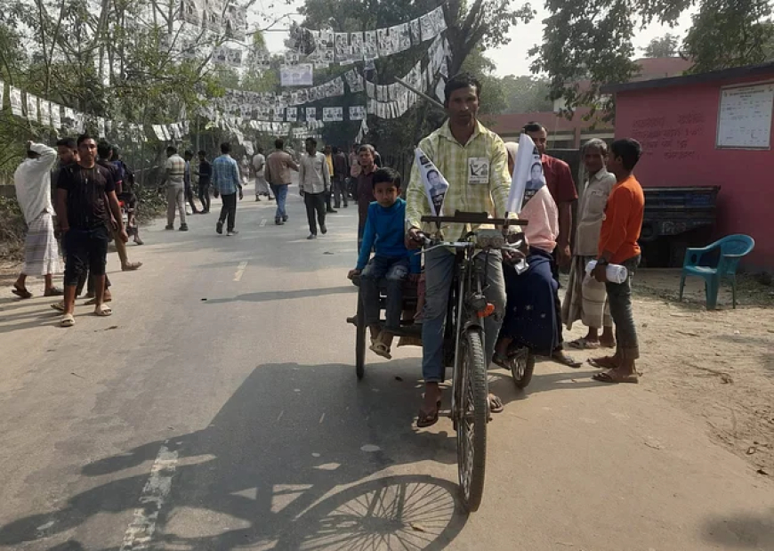 রংপুর-১: বাড়ি বাড়ি ভ্যান পাঠিয়ে আনা হল ভোটার