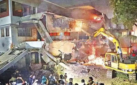 ধানমন্ডি ৩২ নম্বরের বাড়িতে ভোরের বিরতি শেষ, আবারও শুরু হয়েছে ভাঙচুর