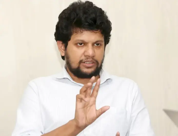 মূর্তি ভাঙা নয়, শত্রুর বিরুদ্ধে শক্তি ও কৌশল গড়া উচিত: মাহফুজের পরামর্শ