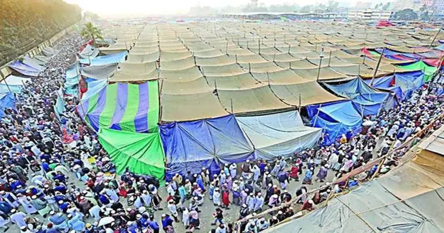 বিশ্ব মুসলিমের ঐক্য ও শান্তির জন্য প্রার্থনায় শেষ হলো ইজতেমার প্রথম পর্বের আখেরি মোনাজাত